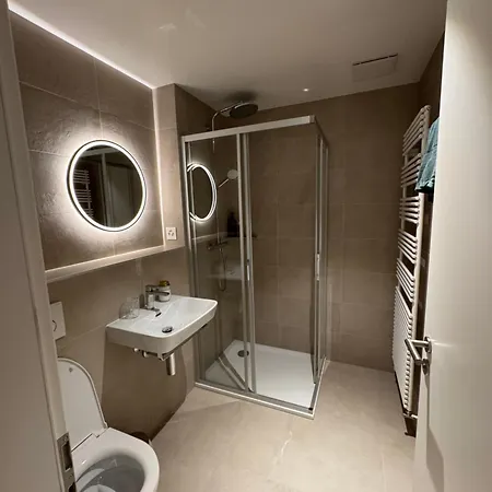 De L'etoile Hotel *