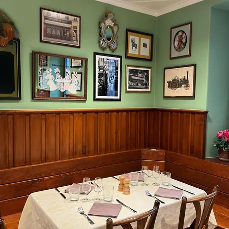 De L'etoile Hotel *