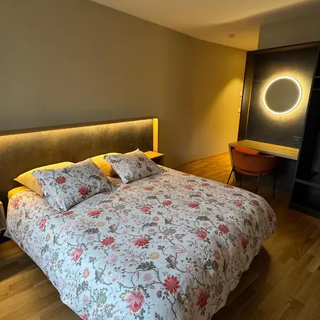 De L'etoile Hotel *